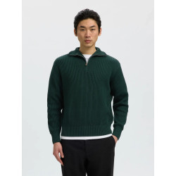 PULL HALF ZIP SELECTED.